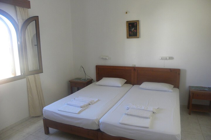 Room 9 of 48
