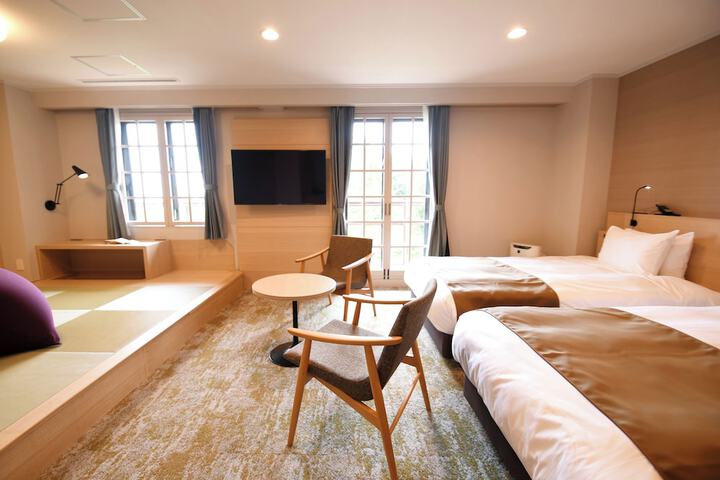 Room 17 of 48
