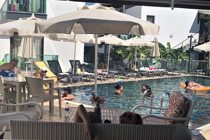 Pool 102 of 159