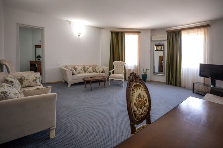 Room 9 of 18