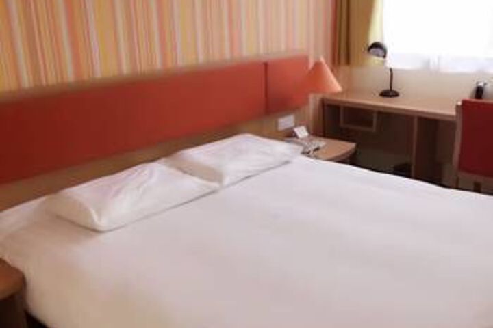 Room 12 of 15
