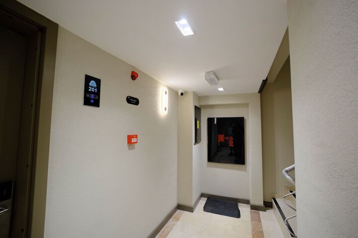 Ballroom/Hall 65 of 83