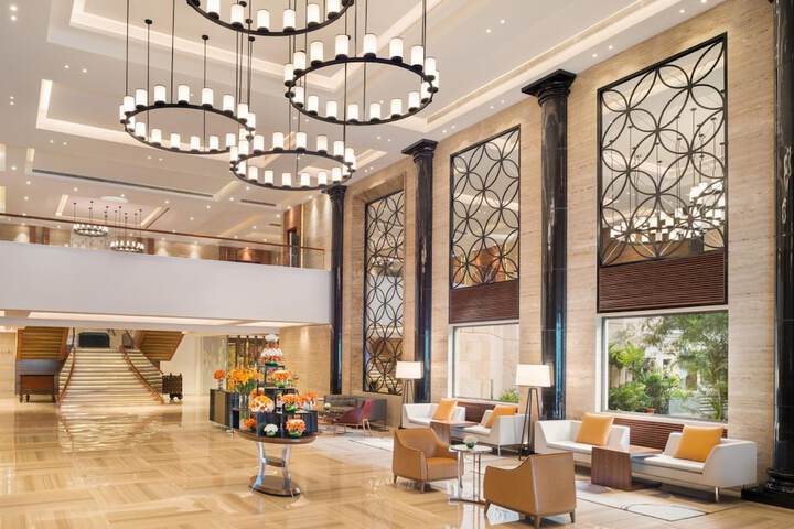 Entrance & Lobby