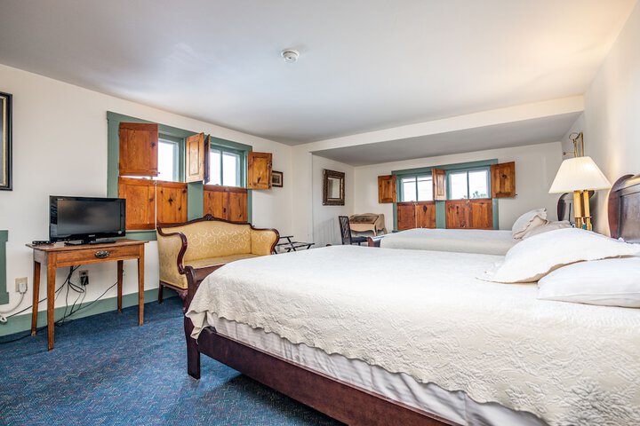 1 Queen Bed (23 of 35)
