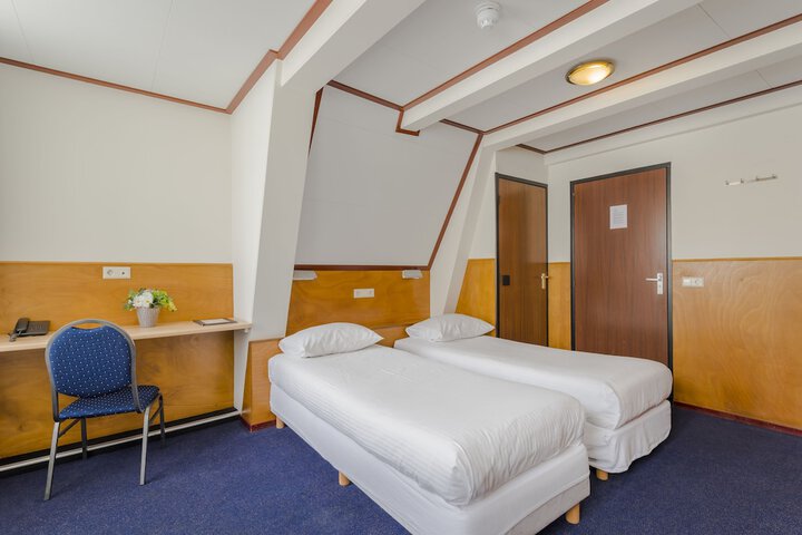 Room 13 of 94