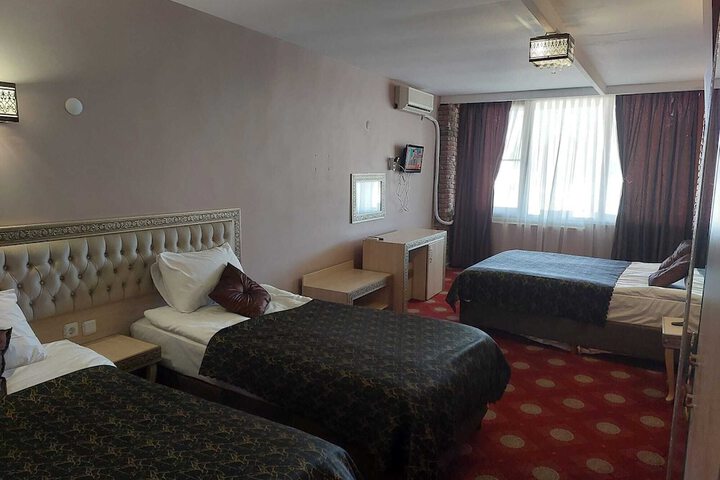 Room 13 of 28