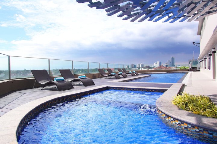 Hotel Pool