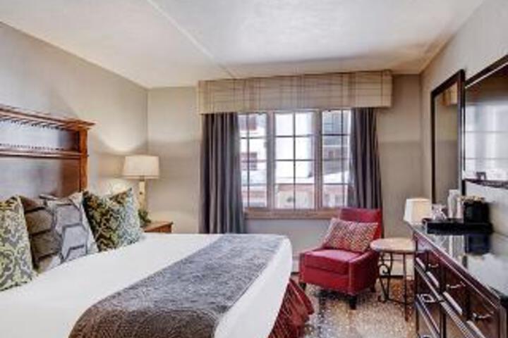 Room 528 of 547