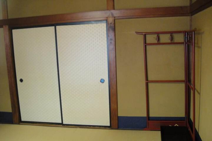 Room 6 of 53