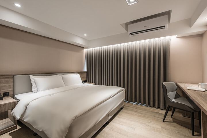 Room 28 of 145