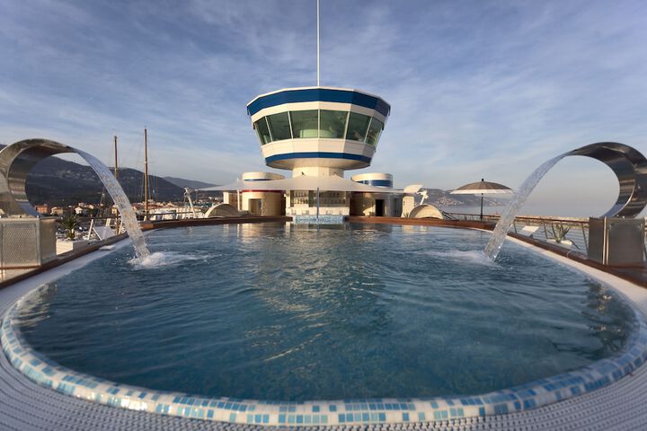 Hotel Pool