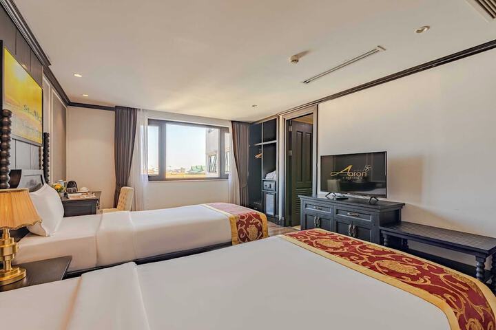 Room 19 of 65