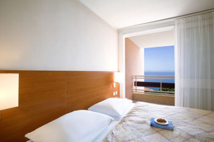 Room 10 of 15