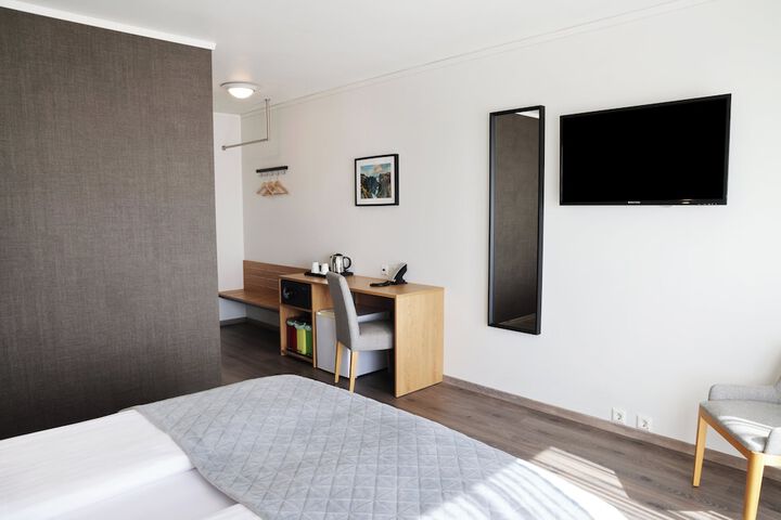 Room 9 of 40