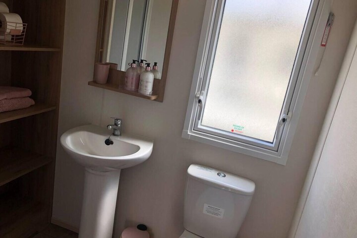 Room 11 of 18
