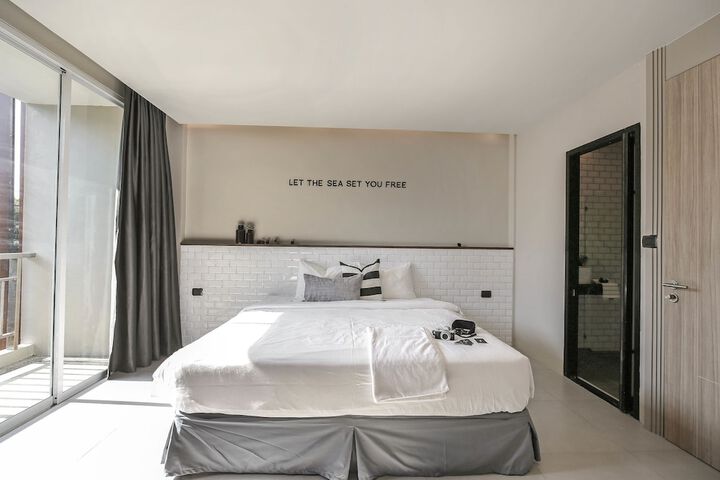 Room 6 of 61