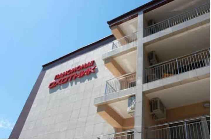 HOTEL OKHOTNIK