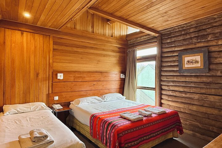 Room 6 of 9