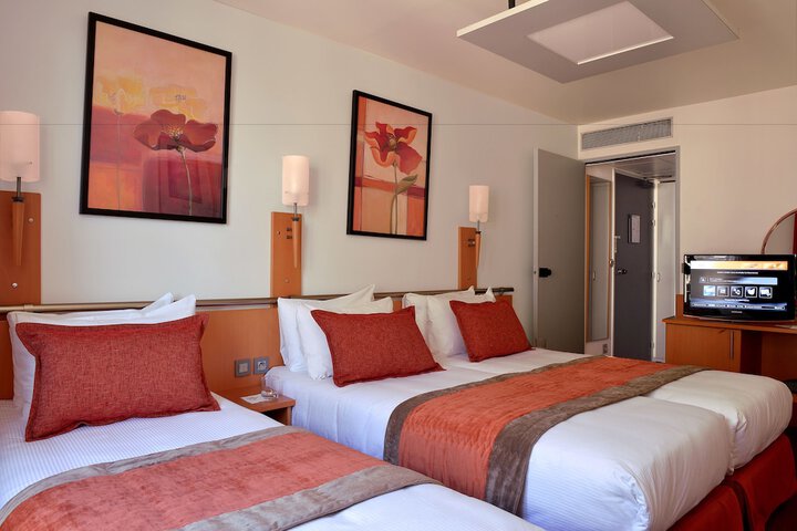 Room 15 of 62