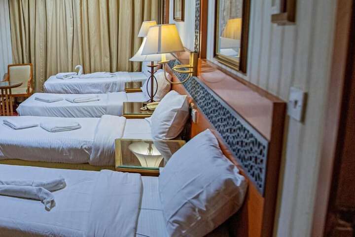 Room 4 of 8