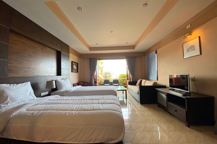 Room 5 of 28