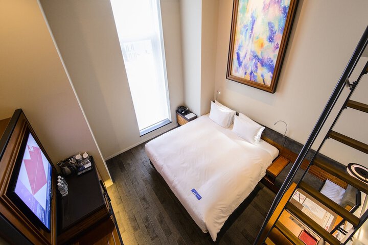 Room 9 of 127
