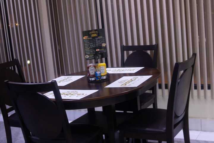 Dining 17 of 28
