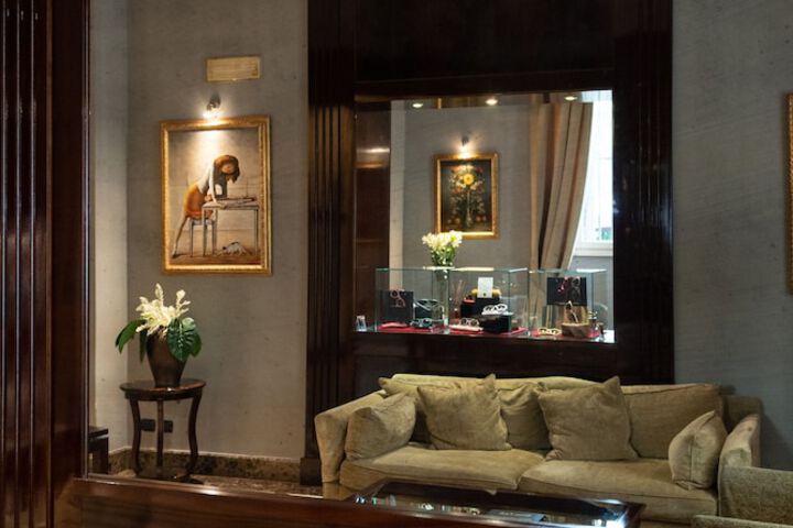 Entrance & Lobby