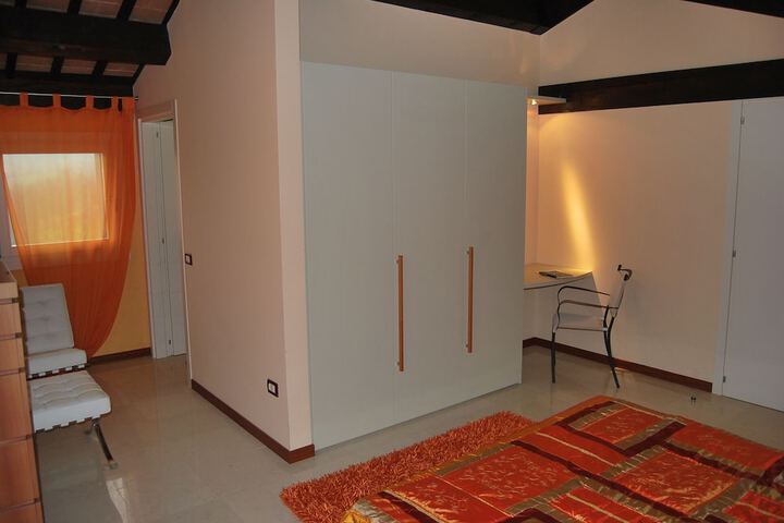Room 6 of 44