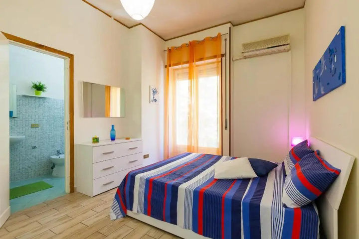 Room 4 of 17