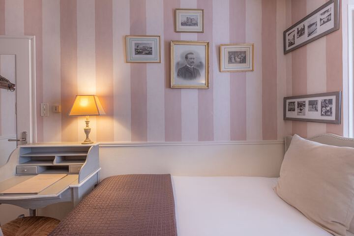 Room 9 of 50