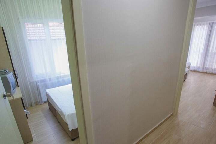 Room 6 of 14