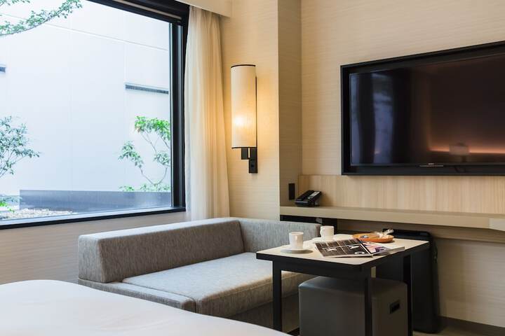 Room 27 of 160
