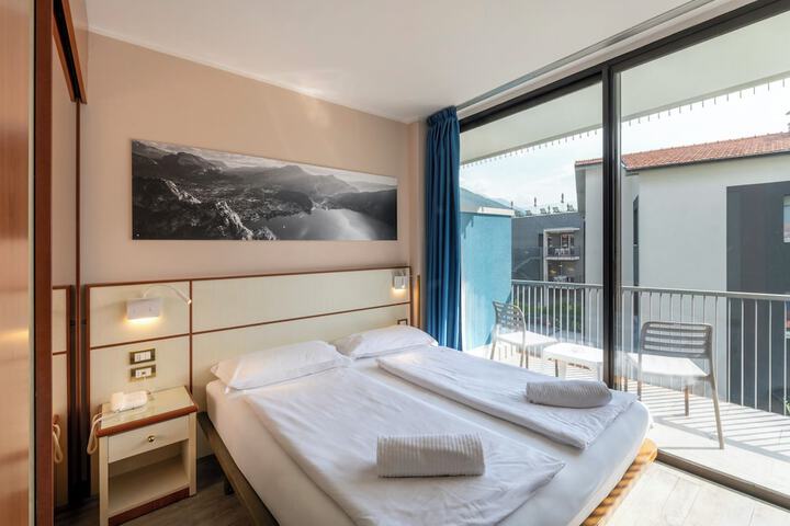 Room 32 of 110