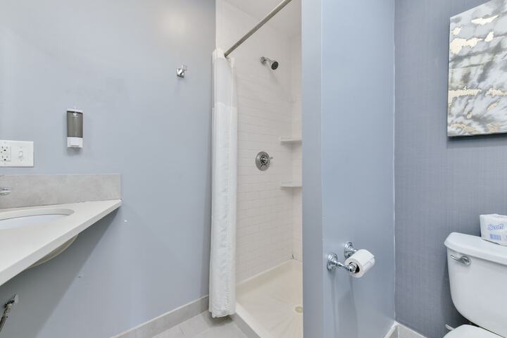 Room 43 of 46