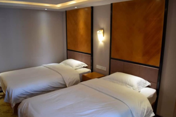 Room 6 of 13