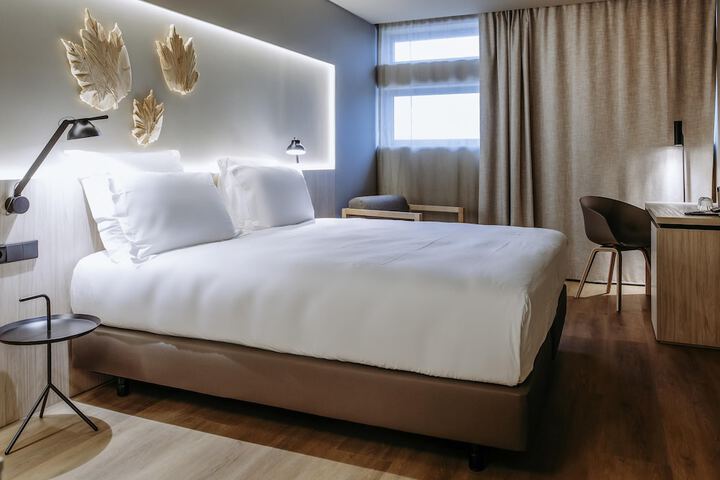 Room 52 of 118