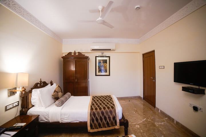 Room 15 of 124