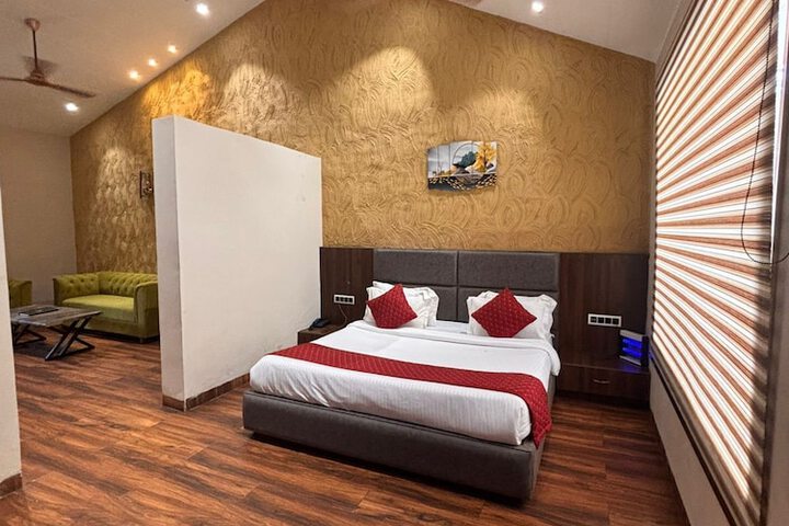 Room 4 of 19