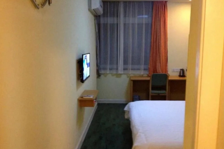 Room 3 of 12