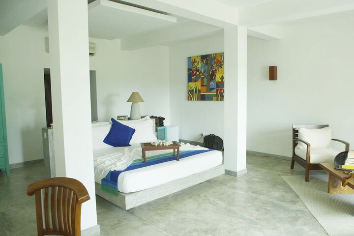 Room 33 of 97