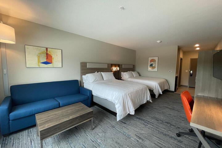 2 Queen Beds (11 of 21)