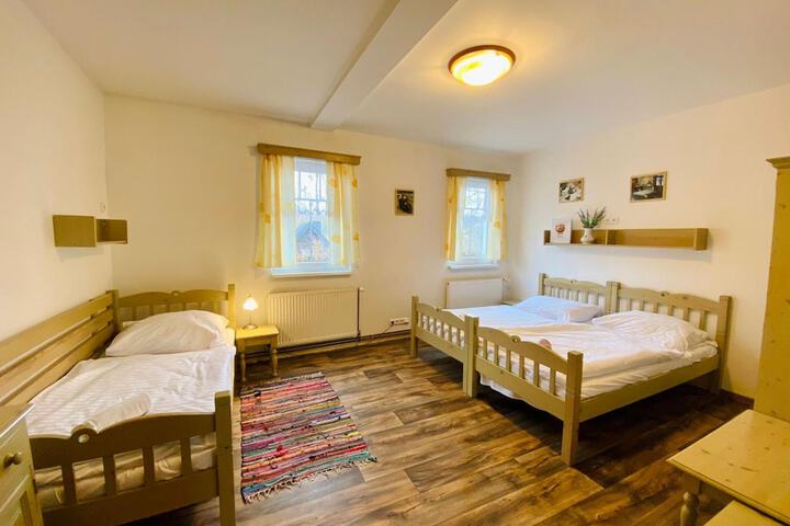 Room 11 of 48