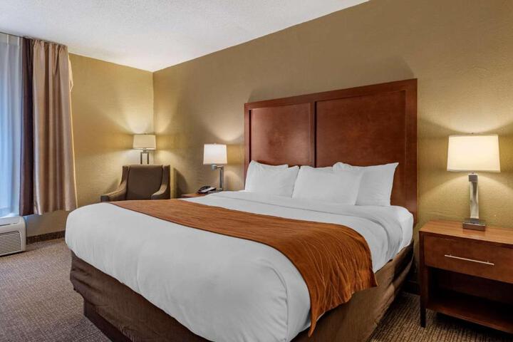 1 King Bed (18 of 18)