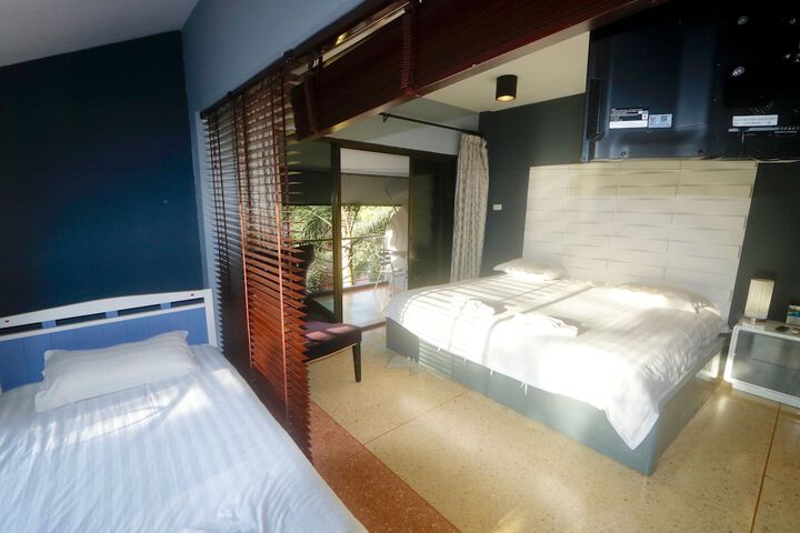 Room 12 of 170