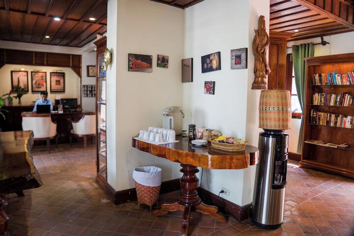 Breakfast/Coffee Service 85 of 153