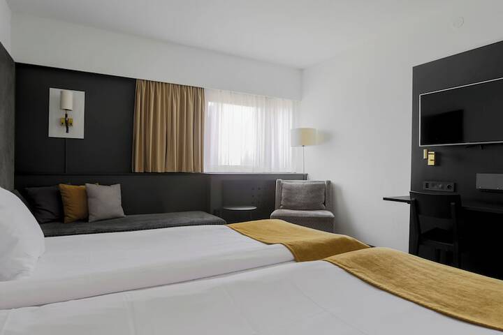 Room 42 of 95
