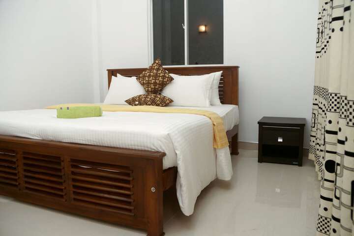Room 13 of 27