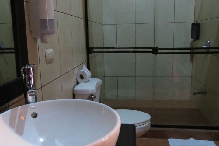 Room 12 of 27
