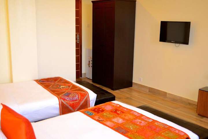 Room 10 of 26